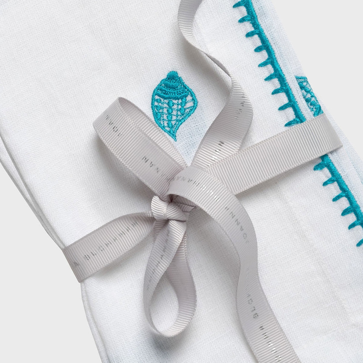 Shell Embroidered Dinner Napkins – White (Set of 2)