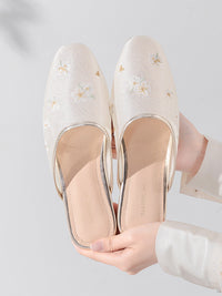 Oriental-Floral Mesh Closed-Toe Slippers