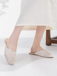 Oriental-Floral Mesh Closed-Toe Slippers