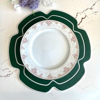 Cabbage Green Leaf-Shaped Faux Leather Placemat – Luxury Scalloped Edge Design