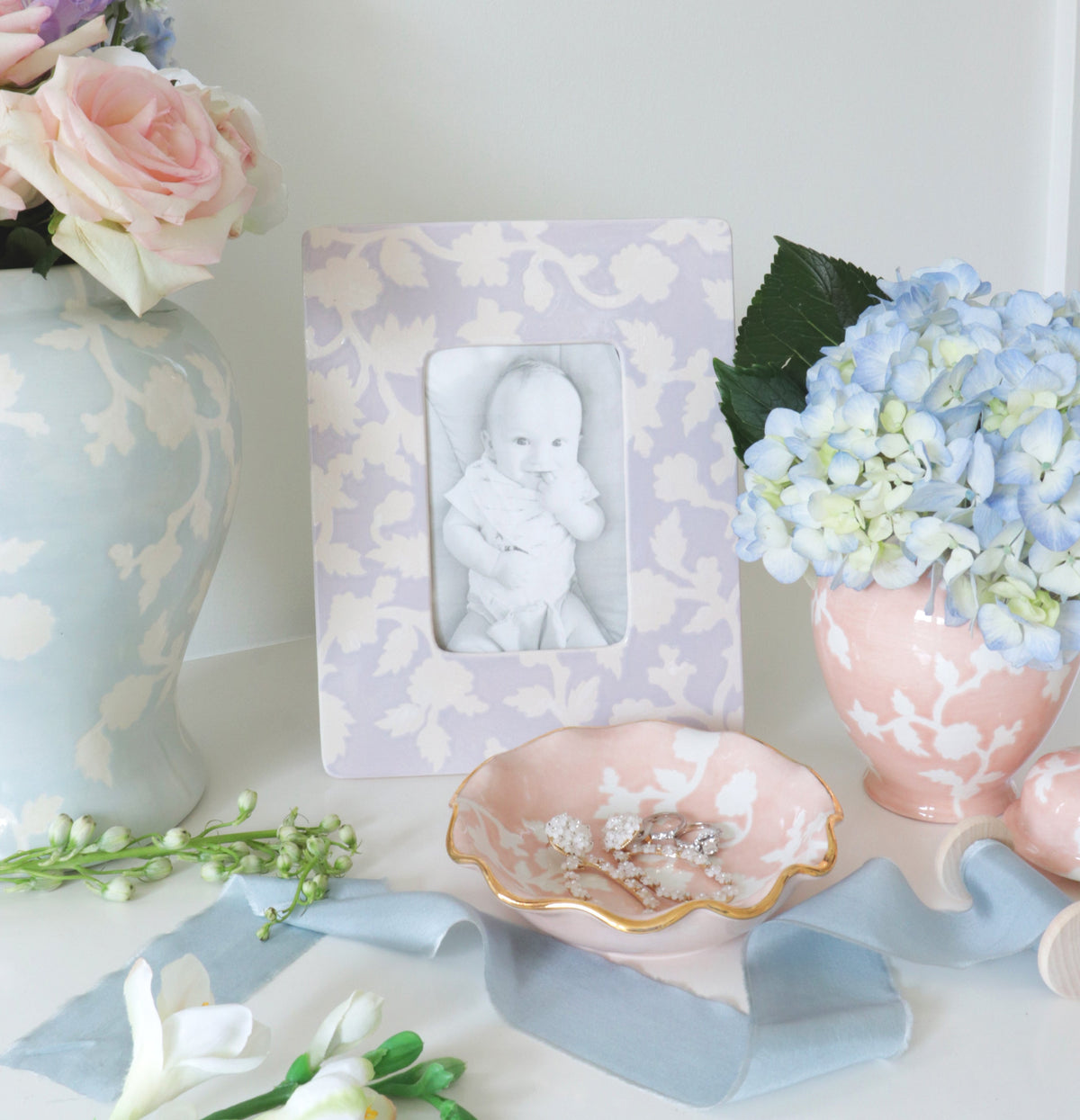 Chinoiserie Dreams Scalloped Bowls with 22K Gold Accent (Various Colors)