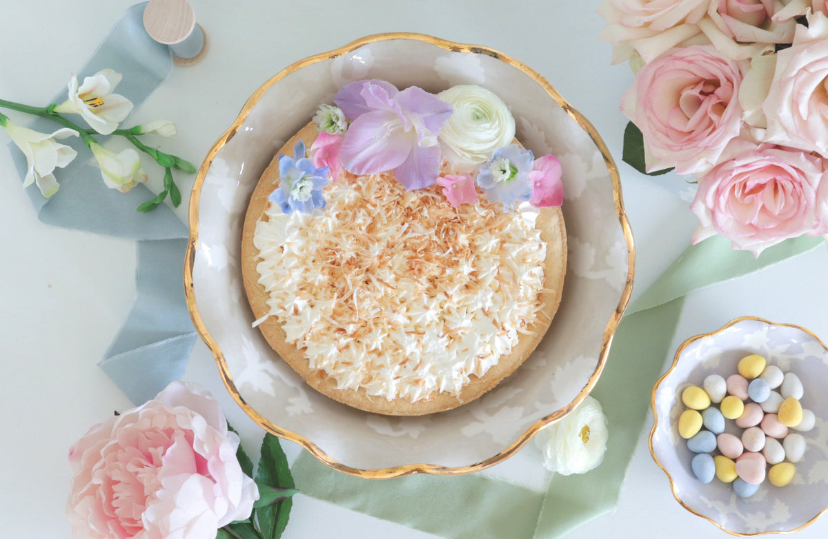 Chinoiserie Dreams Scalloped Bowls with 22K Gold Accent (Various Colors)