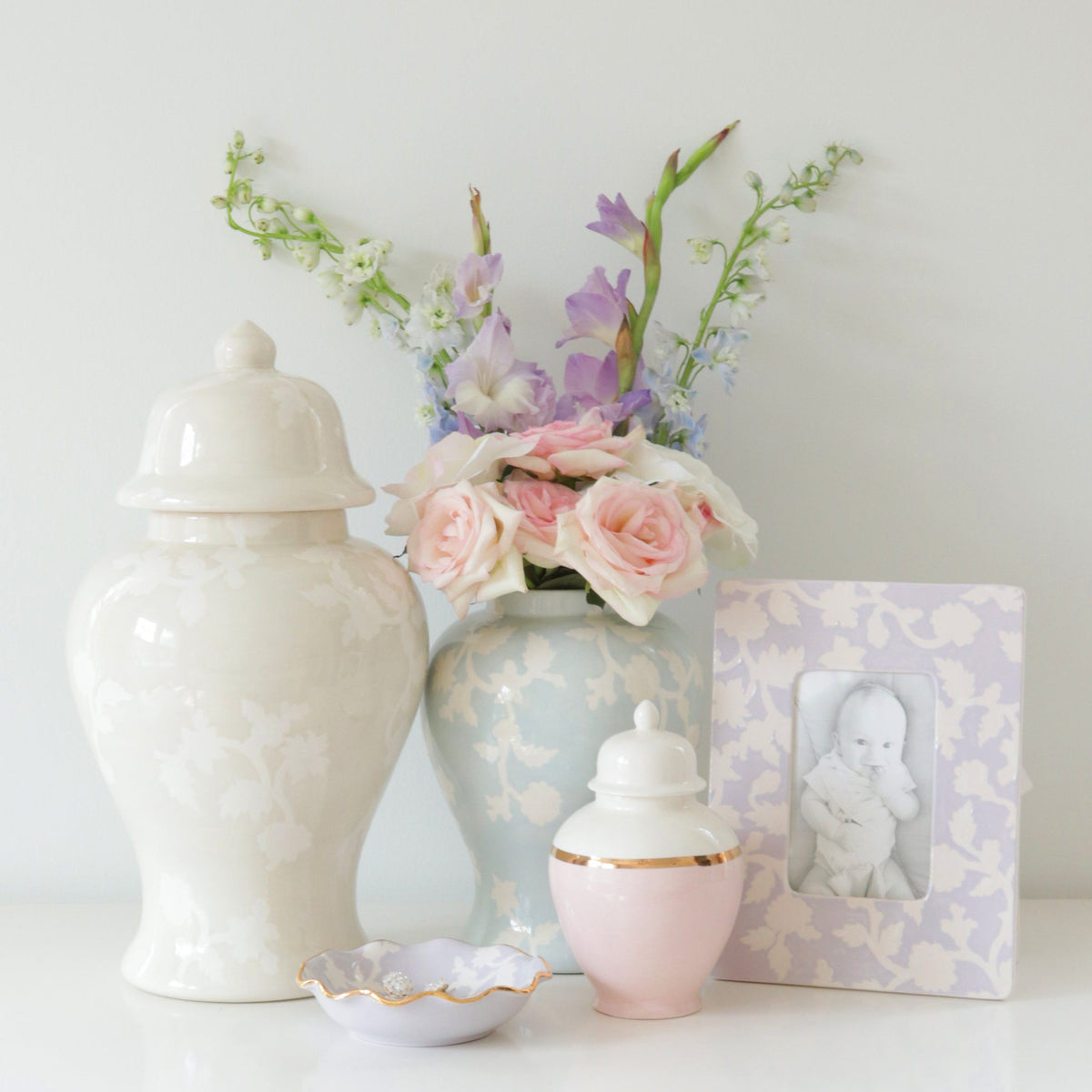 Chinoiserie Dreams Scalloped Bowls with 22K Gold Accent (Various Colors)