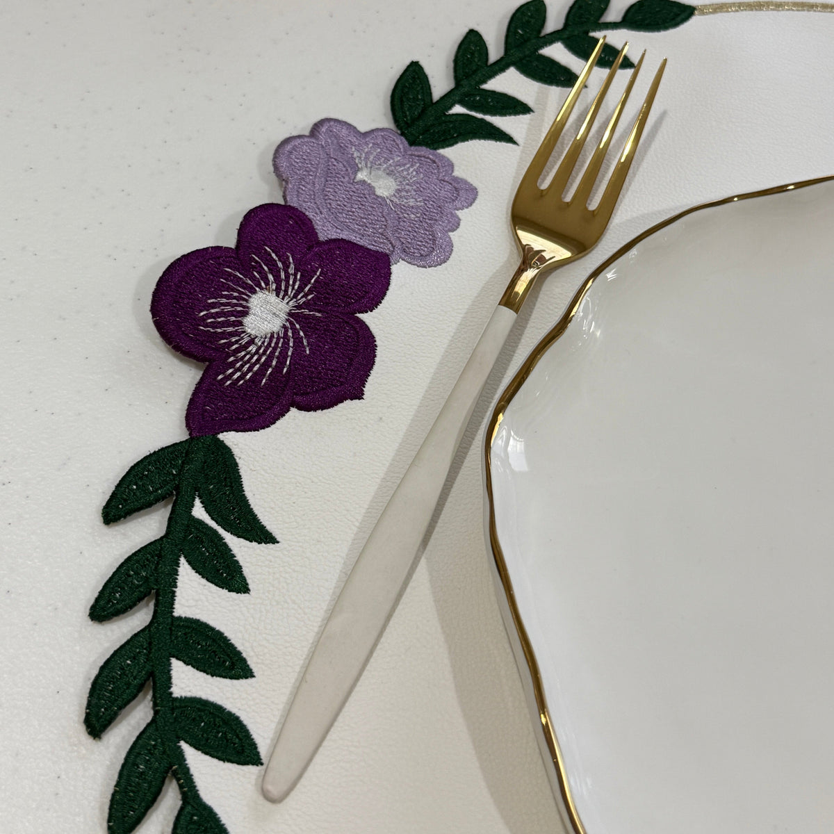 Jasmine White Round Faux Leather Placemat