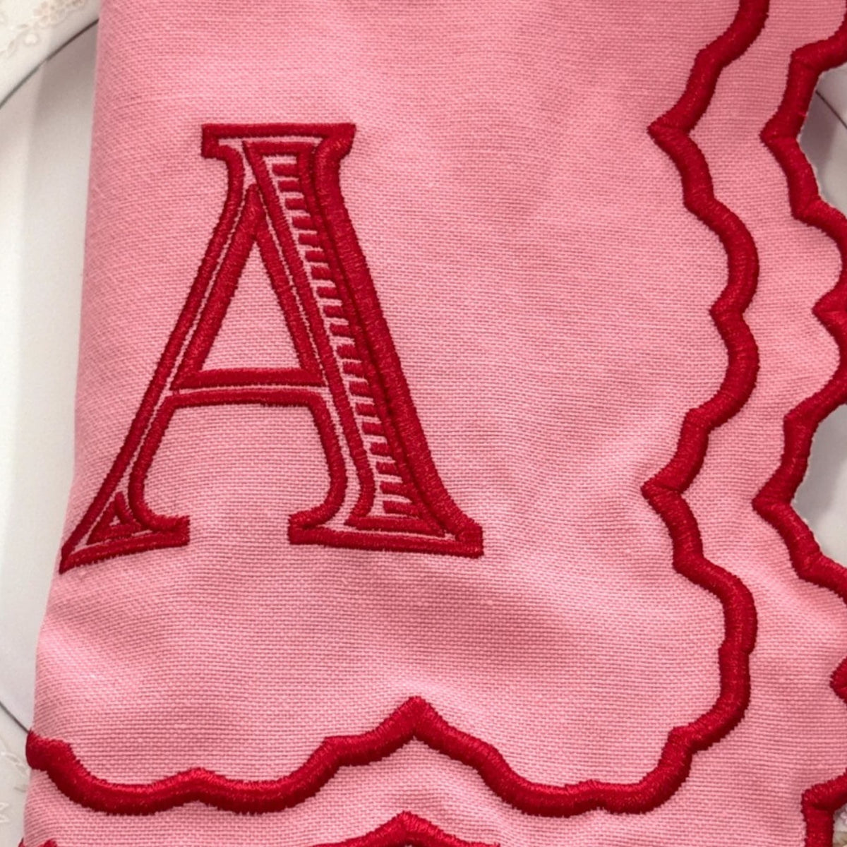 Scalloped Pink Round Fabric Placemat & Napkin Set