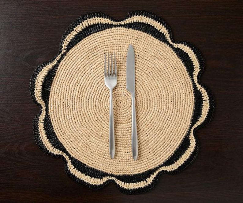 Scalloped Raffia Woven Placemat, Black - Single