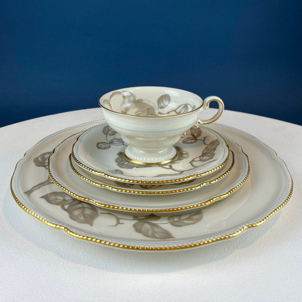 Minton Porcelain Cups & Saucers – Set of 4 Green & White Leaf Garland Design