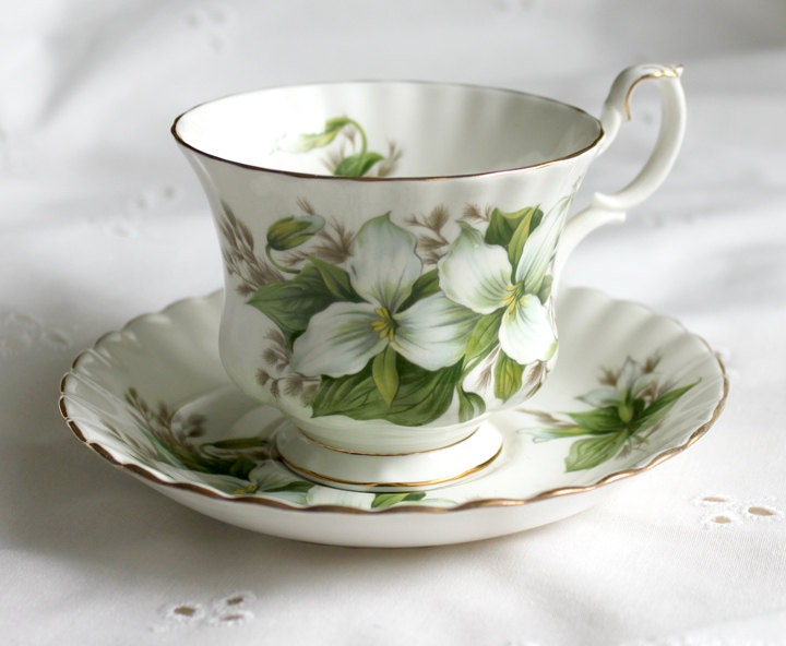 Royal Albert England Cup & Saucer – Hand Painted Trillium Design