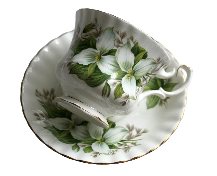 Royal Albert England Cup & Saucer – Hand Painted Trillium Design