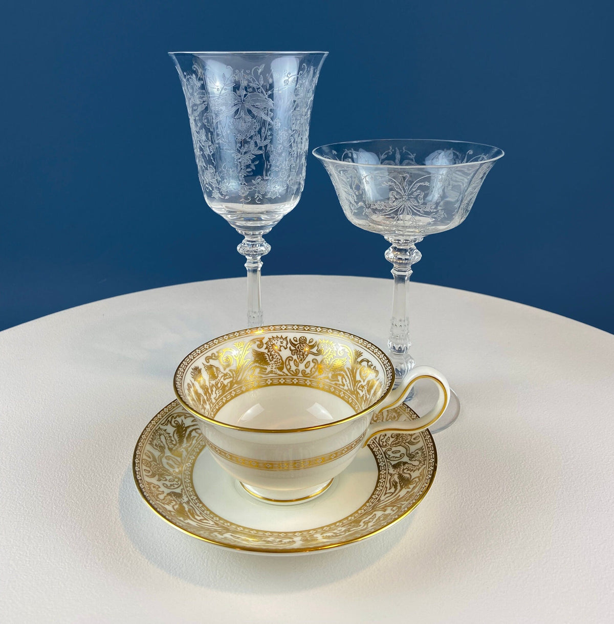 Daisy Motif Wine Goblets – Set of 5 Timeless Glasses