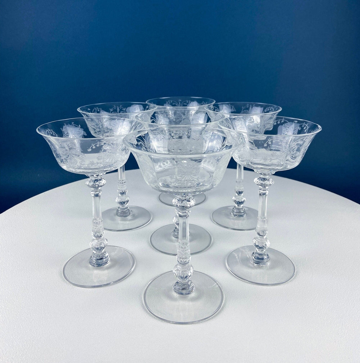 Daisy Motif Wine Goblets – Set of 5 Timeless Glasses