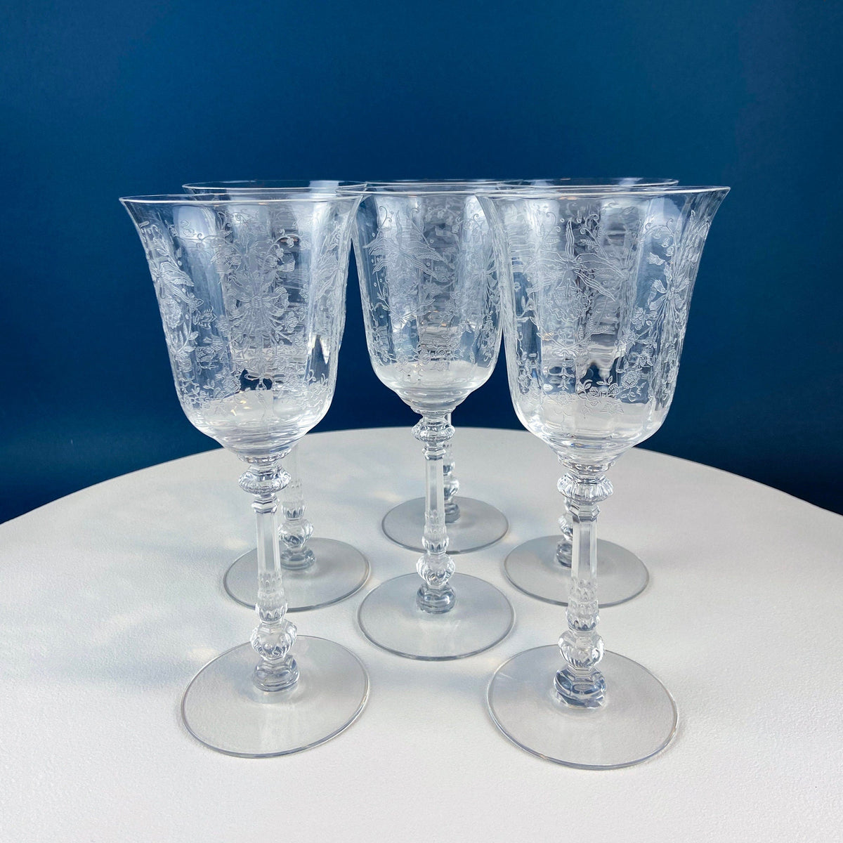 Daisy Motif Wine Goblets – Set of 5 Timeless Glasses