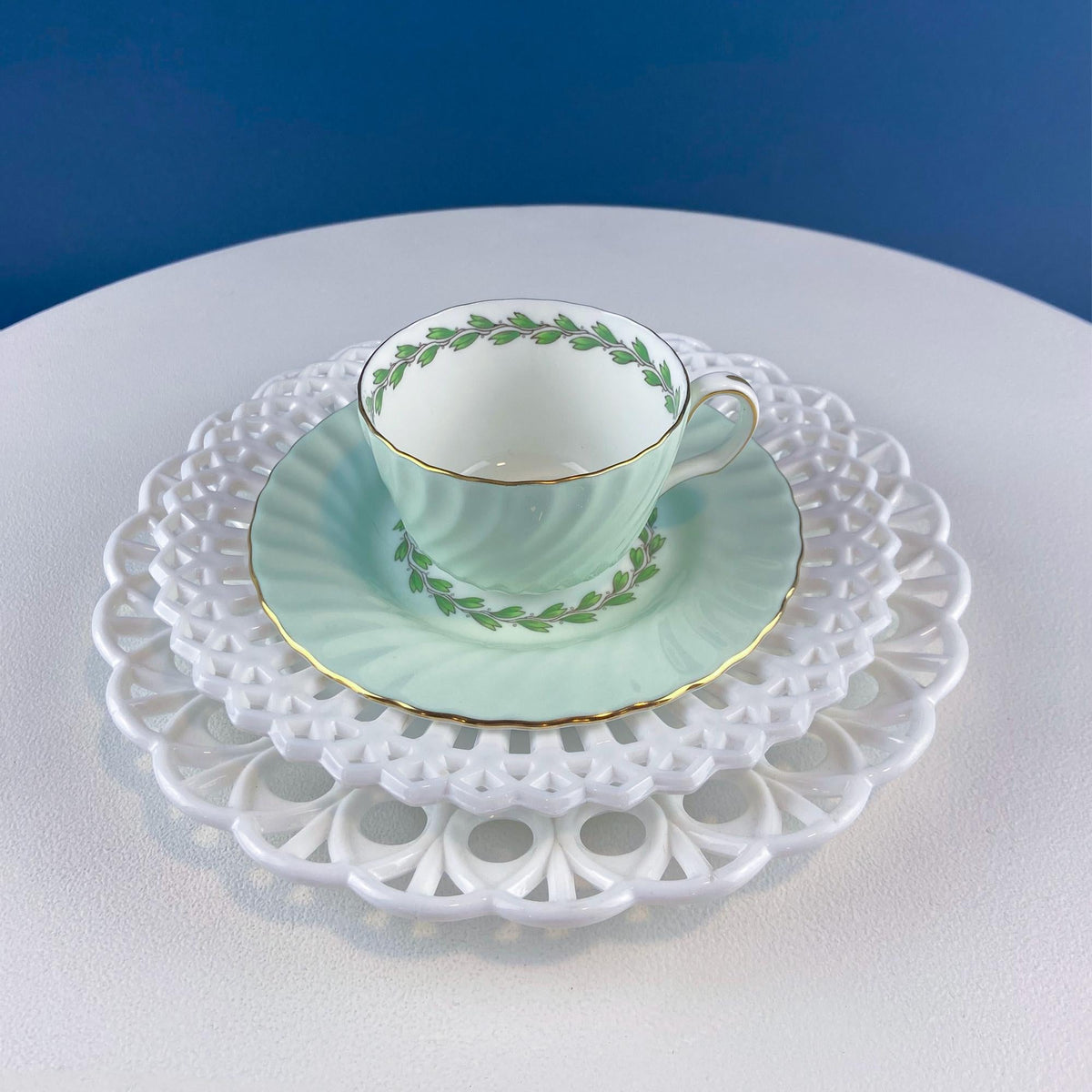Minton Porcelain Cups & Saucers – Set of 4 Green & White Leaf Garland Design