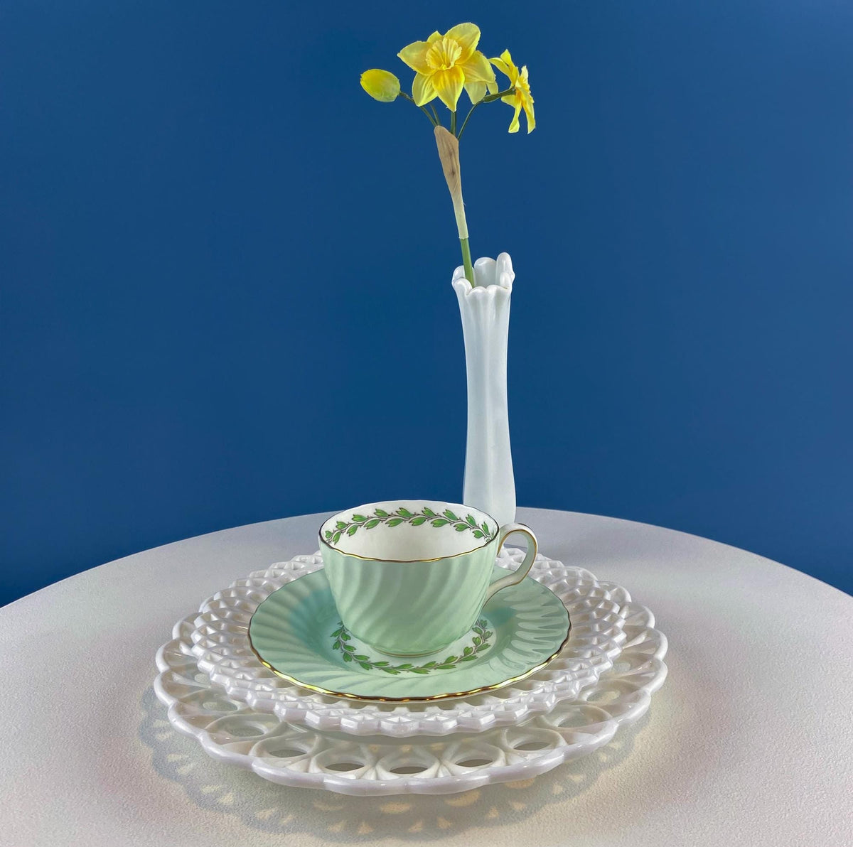 Minton Porcelain Cups & Saucers – Set of 4 Green & White Leaf Garland Design
