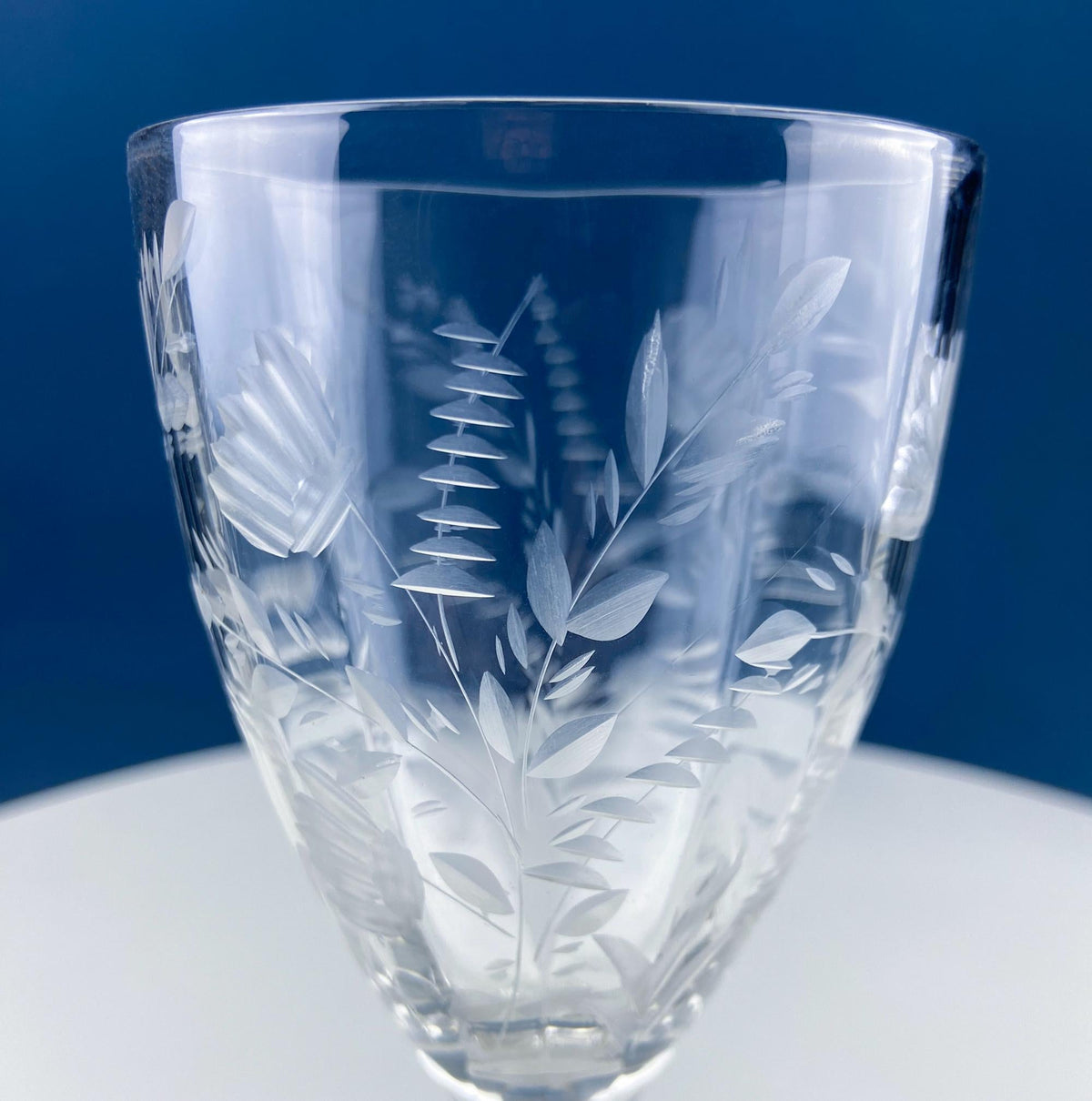Daisy Motif Wine Goblets – Set of 5 Timeless Glasses