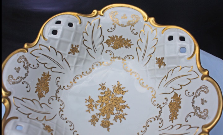 Antique Hand Decorated Bowl with Stand – Scalloped Rim & 22K Gold Detailing