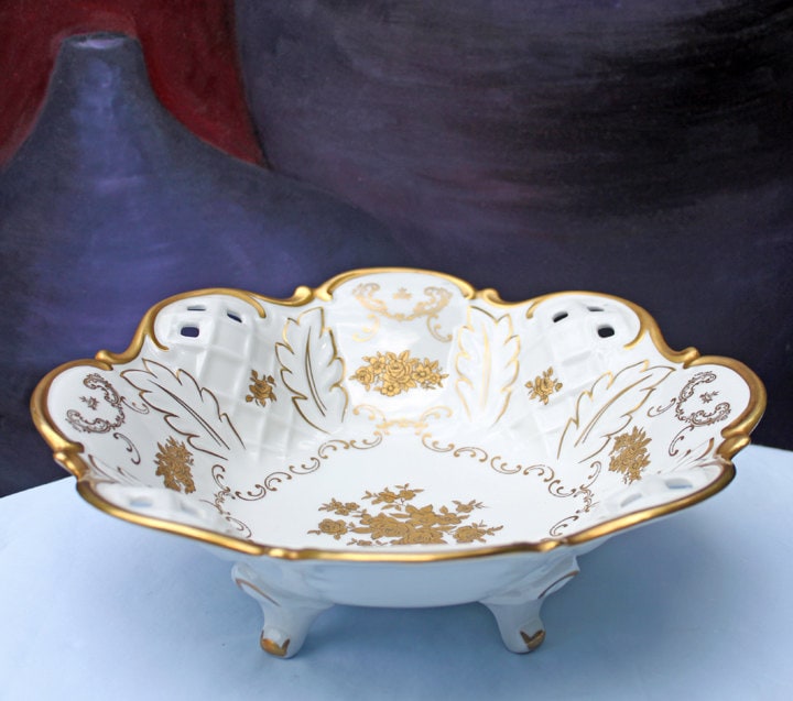 Antique Hand Decorated Bowl with Stand – Scalloped Rim & 22K Gold Detailing